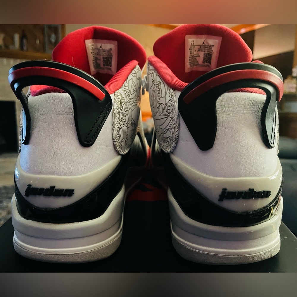NIKE Air Jordan Dub Zero “Varsity Red”
9.5M-11W
$79 - Picture 8 of 16